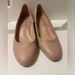H by HALSTON DEJAVU BLOCK HEEL PUMP